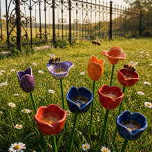 Lade das Bild in den Galerie-Viewer, Handgefertigte Bienenblüten-Tränken – Wetterfeste Keramik, Set (6)