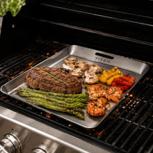 Lade das Bild in den Galerie-Viewer, TitanPure Pro — Grill-Tablett Set Camping & BBQ | PFAS-frei | Mit Zange