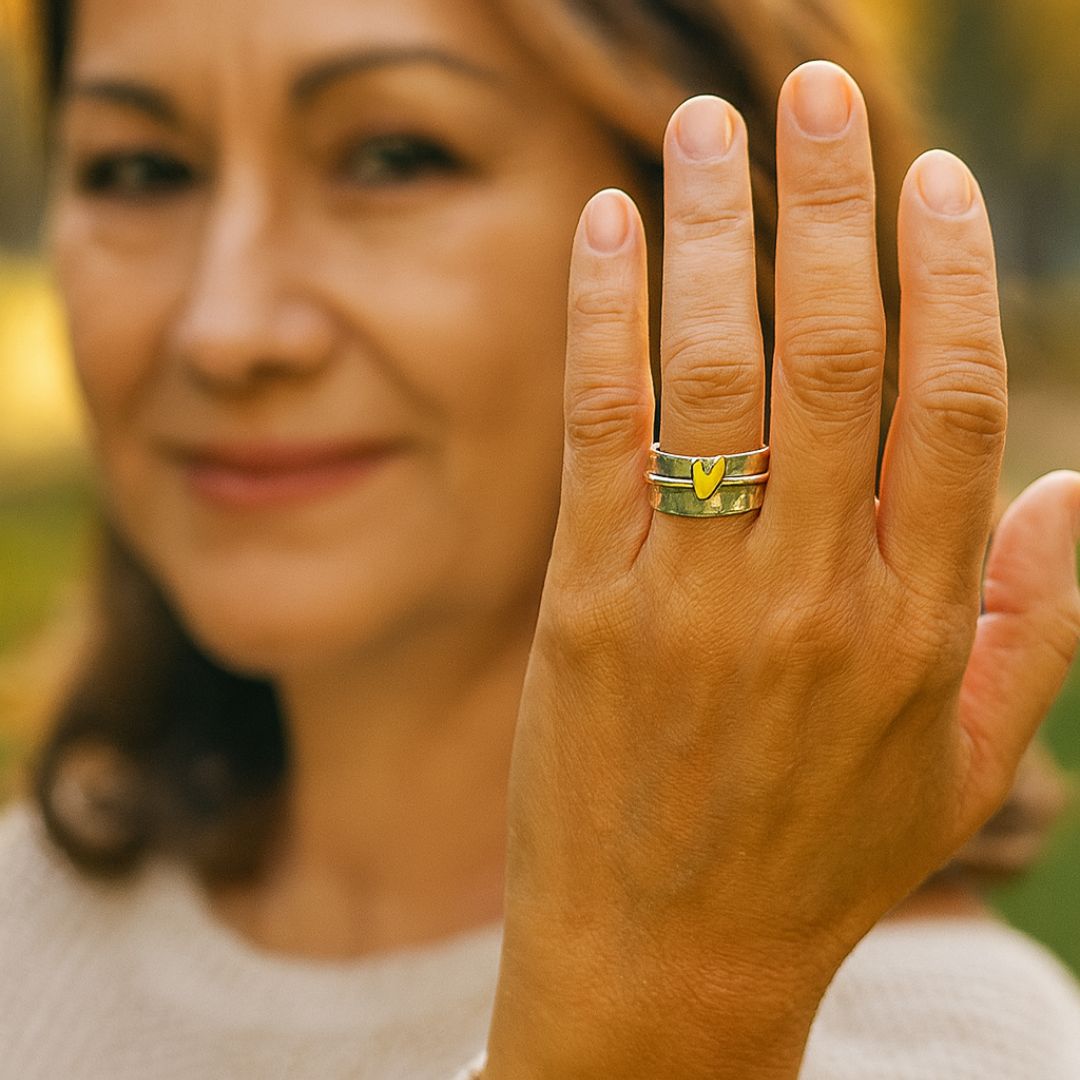 Anello vintage – l'oro del cuore incontra lo splendore dell'argento