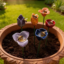 Lade das Bild in den Galerie-Viewer, Handgefertigte Bienenblüten-Tränken – Wetterfeste Keramik, Set (6)
