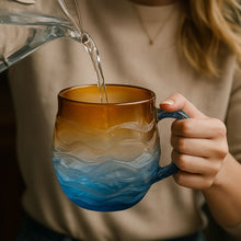 Carica l'immagine nel visualizzatore di Gallery, Bacio del sole – Tazza fatta a mano nei colori del tramonto
