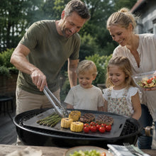 Lade das Bild in den Galerie-Viewer, TitanPure Pro — Grill-Tablett Set Camping &amp; BBQ | PFAS-frei | Mit Zange
