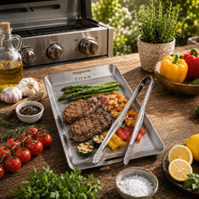 Lade das Bild in den Galerie-Viewer, TitanPure Pro — Grill-Tablett Set Camping &amp; BBQ | PFAS-frei | Mit Zange
