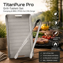 Lade das Bild in den Galerie-Viewer, TitanPure Pro — Grill-Tablett Set Camping &amp; BBQ | PFAS-frei | Mit Zange

