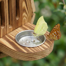 Carica l'immagine nel visualizzatore di Gallery, Casetta per farfalle a forma di goccia, fatta a mano, in legno naturale
